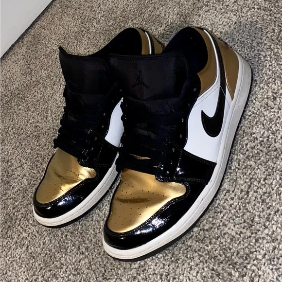 ~Air Jordan 1 Gold Toe~ Size 11 - Picture 4 of 9